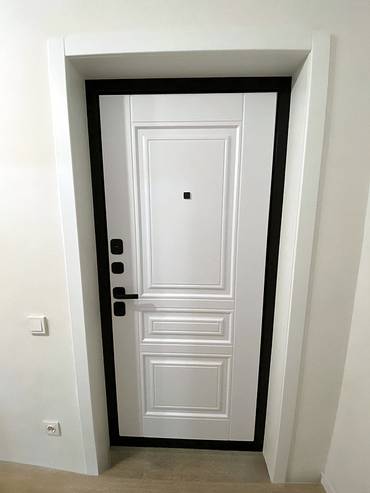 Белая дверь МДФ