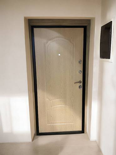 Дверь на входе в квартиру