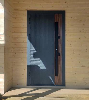 Дверь с бугельной ручкой