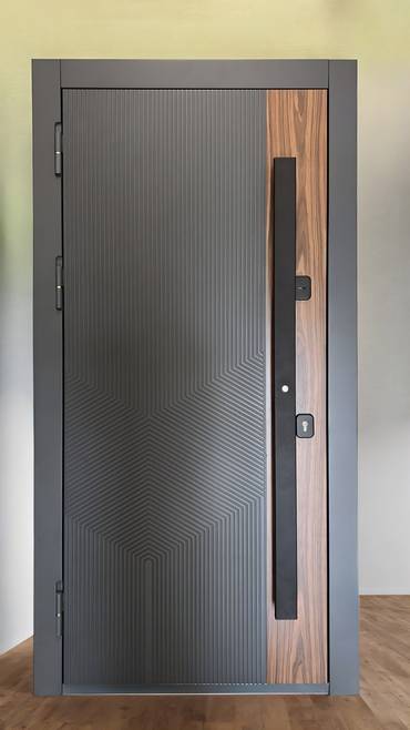 Дверь с бугельной ручкой