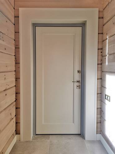 Дверь с доборами