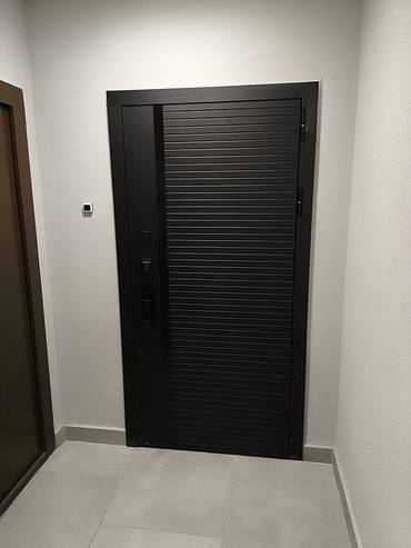 Дверь с электронным замком