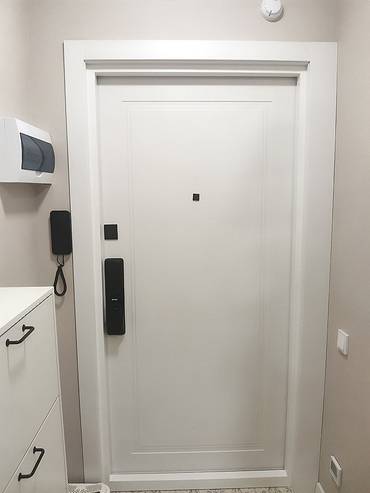 Дверь с электронным замком