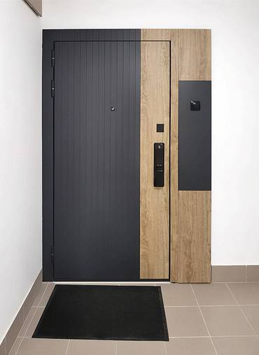 Дверь с комбинированным дизайном