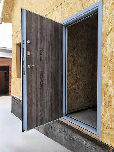 Дверь с ламинированной панелью