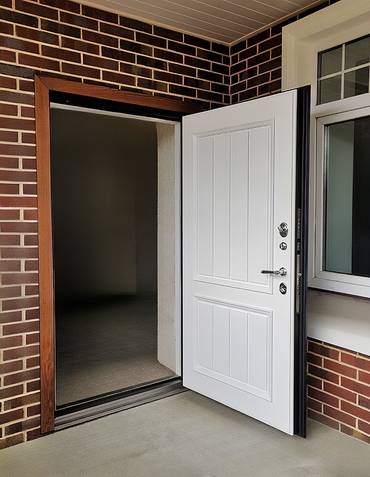 Дверь с терморазрывом в доме