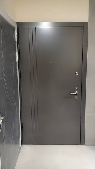 Дверь в квартиру, вид снаружи