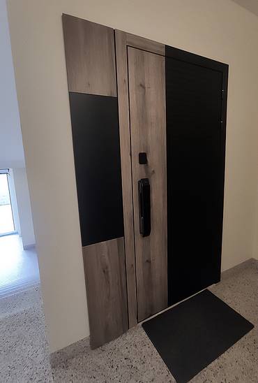 Дверь в новостройке