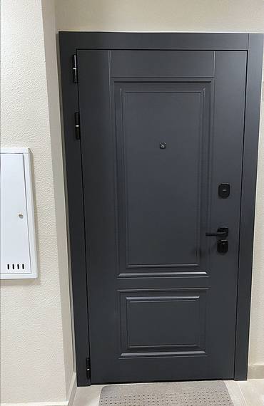 Двухцветная дверь с МДФ