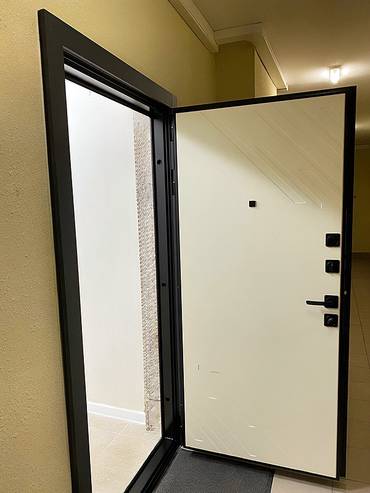 Фото двери в квартиру