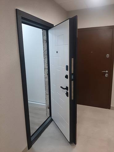 Фото двери в квартиру