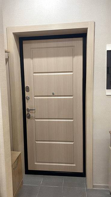 Квартирная металлическая дверь