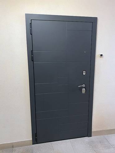 Квартирная металлическая дверь