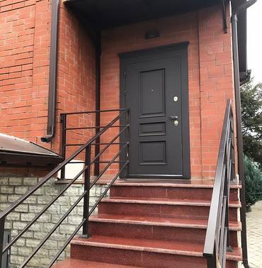 Металлобагетная дверь для дома