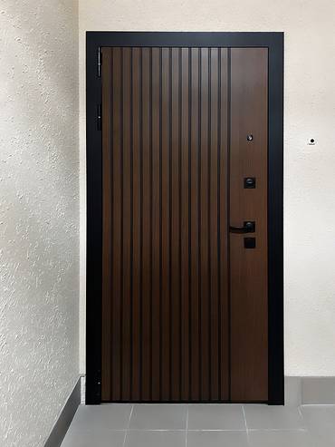 Стальная дверь для квартиры