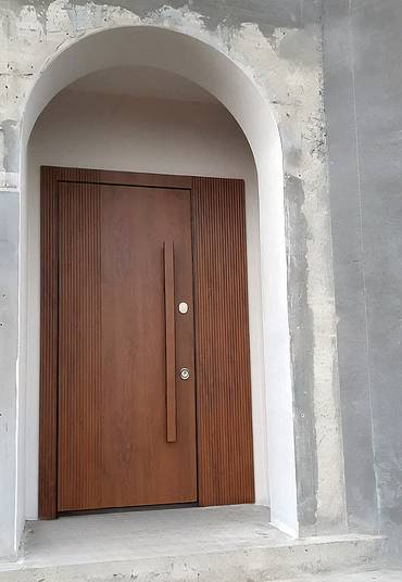 Термодверь с бугельной ручкой