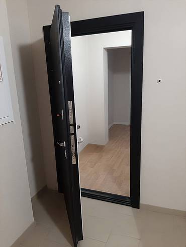 Входная квартирная дверь